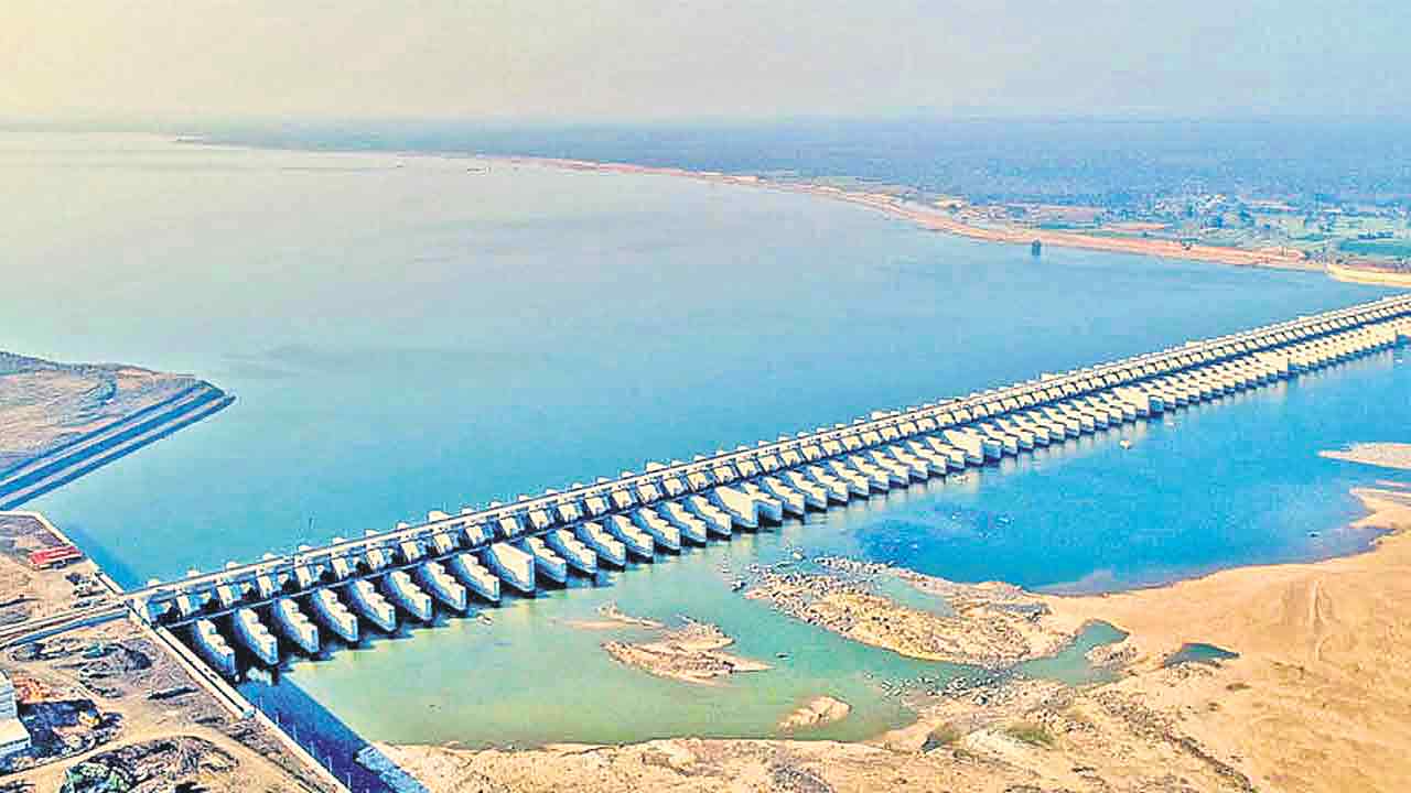 కొండం చెరువు నీటినిల్వ సామర్థ్యం కుదింపు