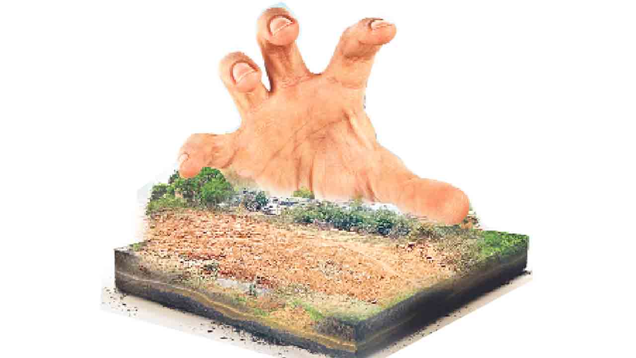 ఎమ్మెల్యే అండ.. కుంట కబ్జా !