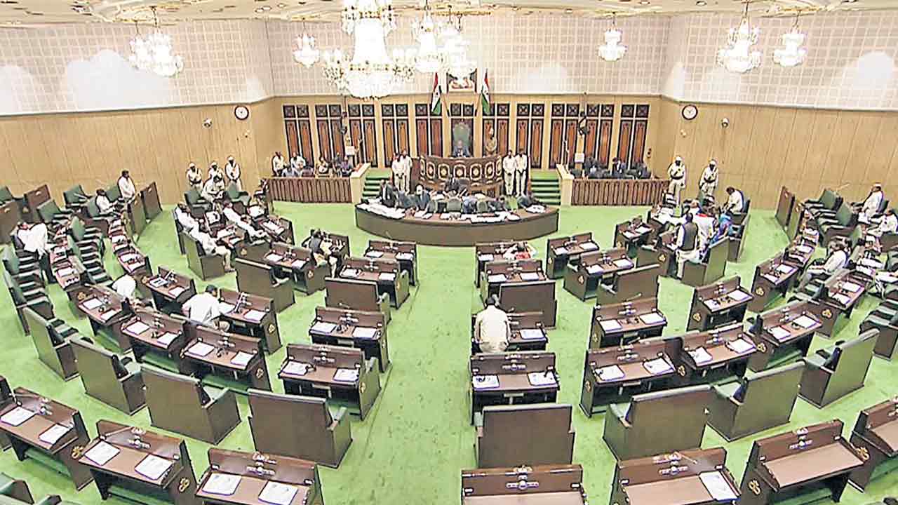 ఉద్యోగుల సమస్యలు తీర్చేదెప్పుడు?