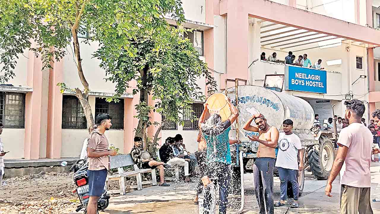 తాగడానికి నీళ్లివ్వు మహాత్మా !