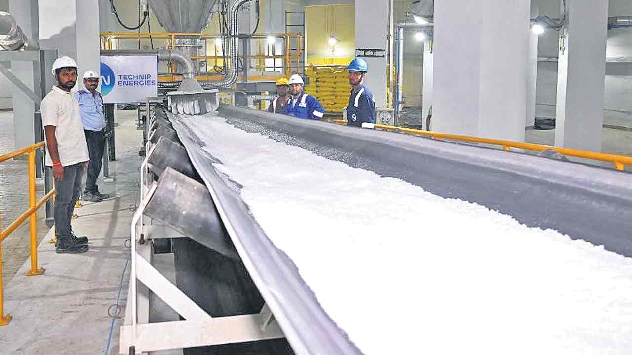 ఎరువులకూ కటకటే!