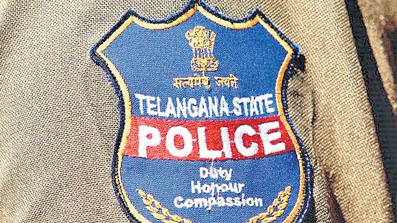 నకిలీ పత్రాలతో కబ్జాలు.. సూత్రధారి ఏఎస్సై