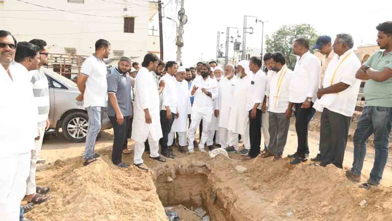 అనాలోచిత నిర్ణయాలతో..పేదలు ఇండ్లు కోల్పోతున్నారు..