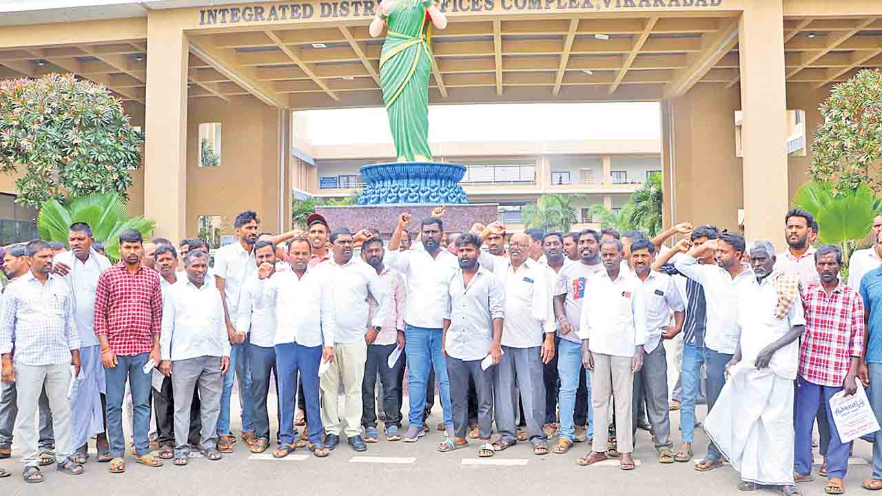 పాణాలు పోయినా భూములివ్వం