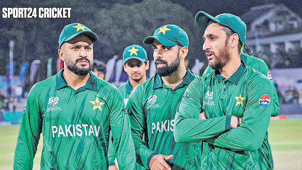 పాక్‌ క్రికెటర్లకు జరిమానా?
