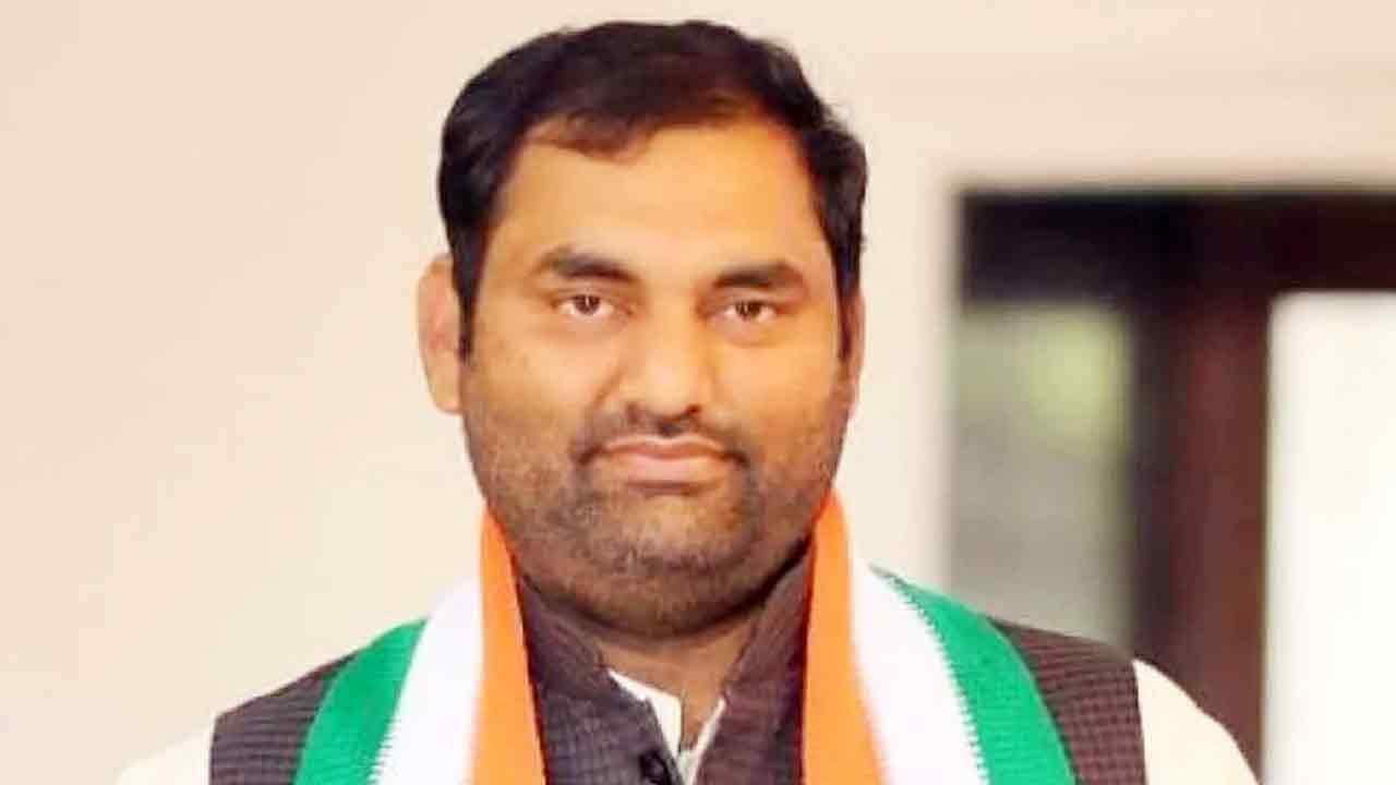 రాష్ట్రంలో సారా దుకాణాలు తెరువాలి