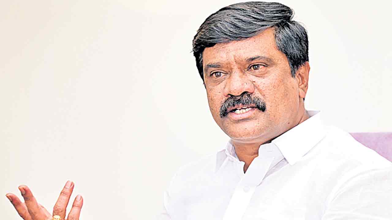 శారదాపీఠం భూమి స్వాధీన చర్యలు దుర్మార్గం: వేముల