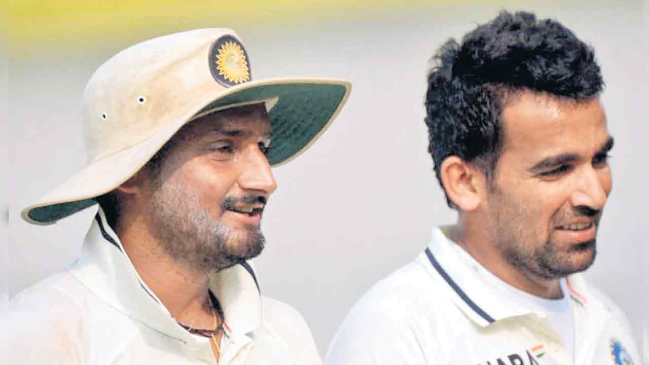 కుర్రాళ్లకు జహీర్‌, భజ్జీతో పాఠాలు