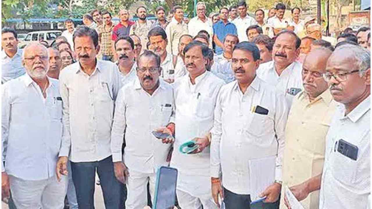 RTC Strike | చర్చలకు రండి!.. ఆర్టీసీ సమ్మెపై యాజమాన్యానికి, జేఏసీకి లేబర్‌ కమిషన్‌ లేఖలు
