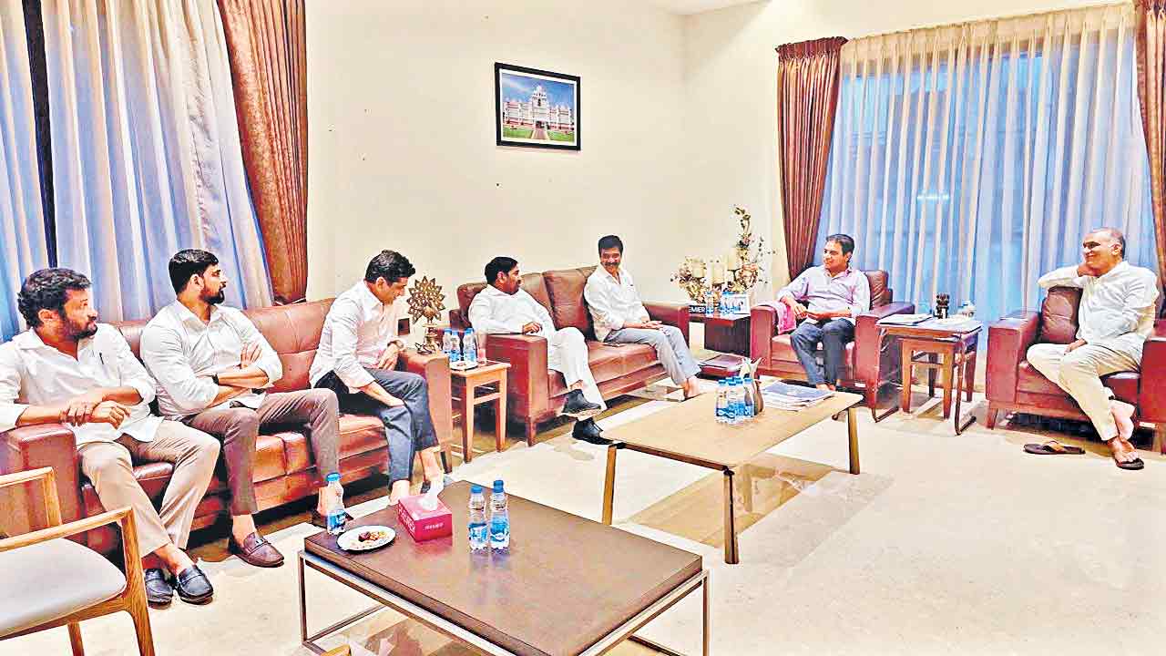 ఎమ్మెల్యే ప్రశాంత్‌రెడ్డికి కేటీఆర్‌ పరామర్శ