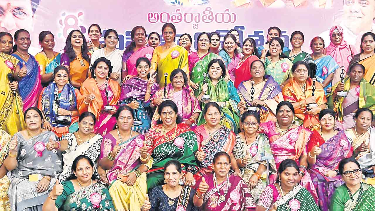 మహిళా సంక్షేమానికి కేసీఆర్‌ కృషి