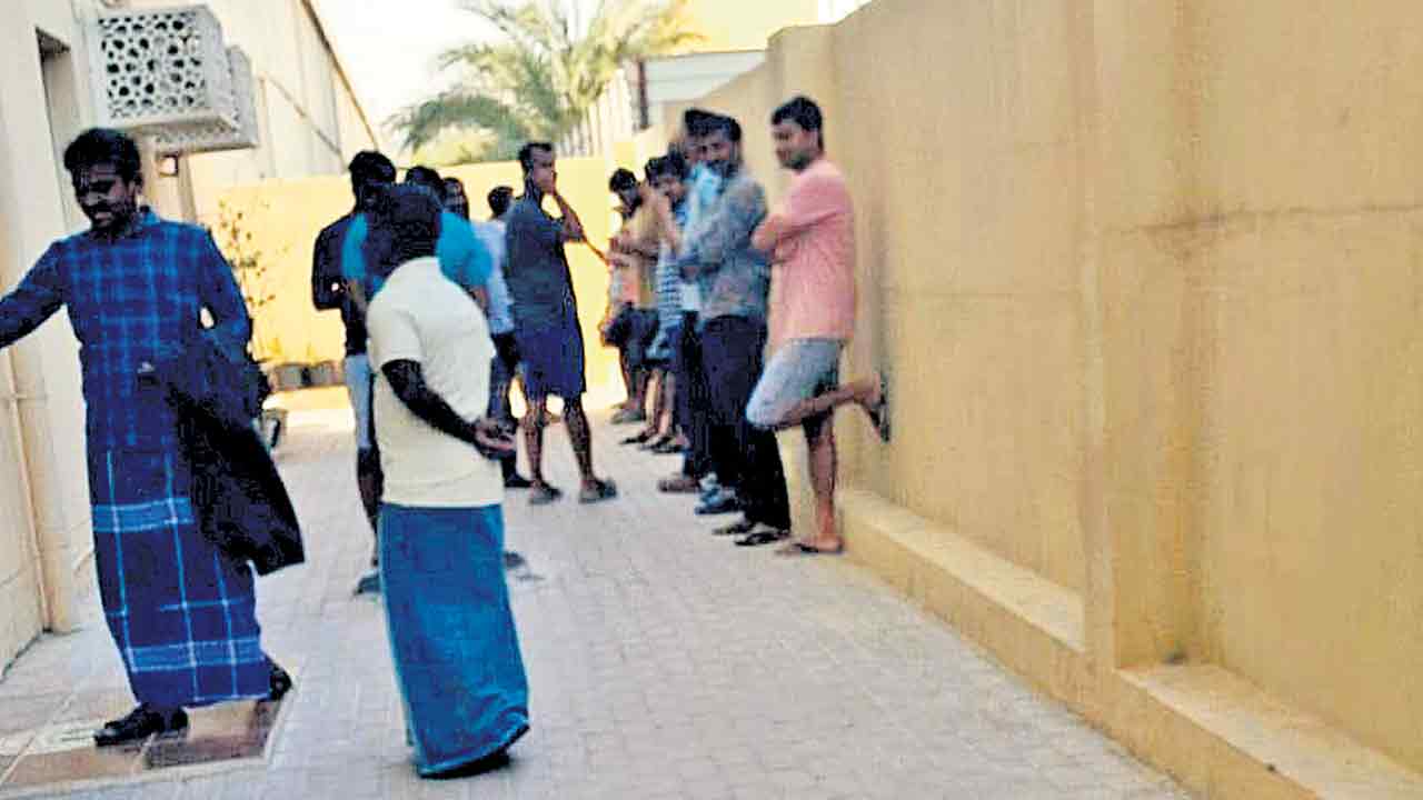 భయం భయంగా మనోళ్లు