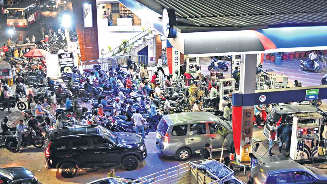 బంకుల్లో బ్లాక్‌ దందా!