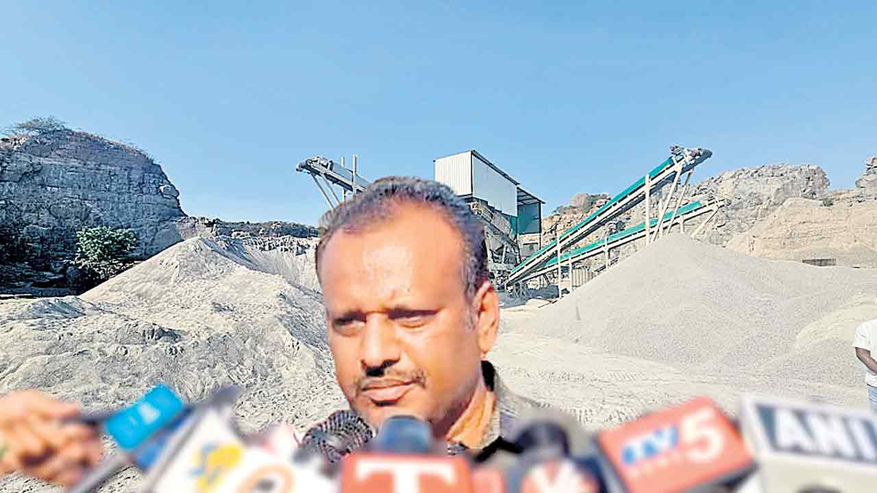 Ponguleti Srinivas Reddy | కొత్వాల్‌గూడ క్రషర్‌పై రాఘవ కన్‌స్ట్రక్షన్స్‌ మాయమాటలు.. పొంగులేటి కంపెనీకి అండగా రంగంలోకి కాంగ్రెస్‌ నేతలు