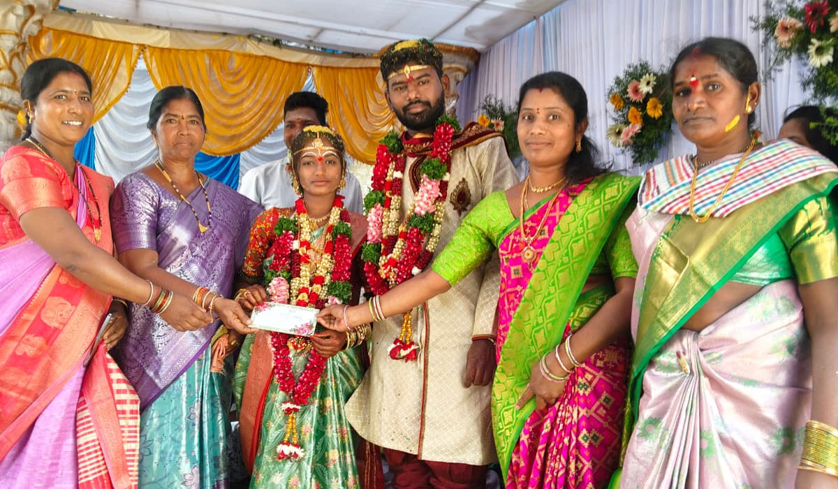 Ganneruvaram | ఎన్నికల హామీ మేరకు కల్యాణకానుక అందజేసిన బీఆర్ఎస్ సర్పంచ్ యల్లా లక్ష్మీ రాంరెడ్డి