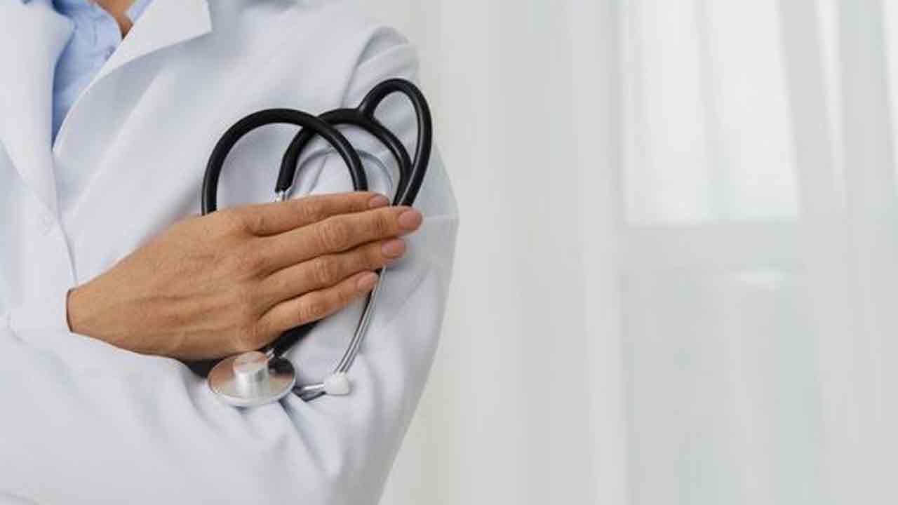 జడ్చర్ల వైద్యులపై సస్పెన్షన్‌ ఎత్తివేయాలి