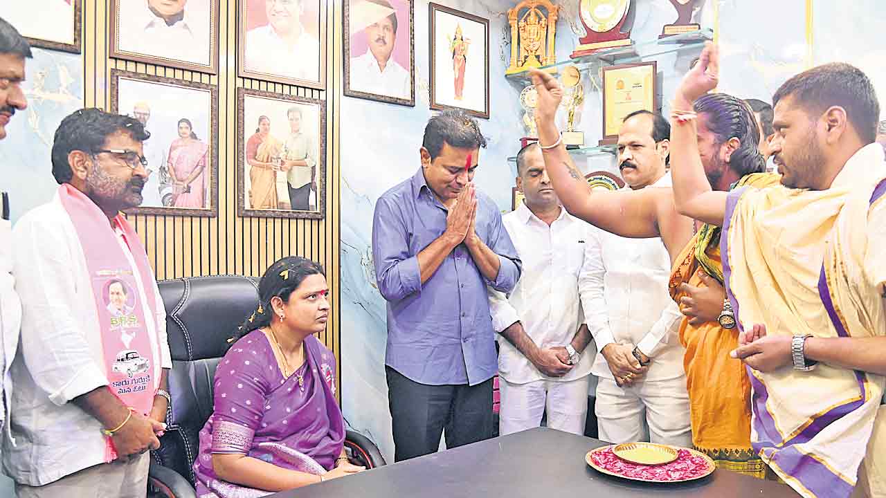 KTR | ఆడబిడ్డలకు కేసీఆర్‌ ఆదరణ..చట్టసభల్లో మహిళా ప్రాతినిధ్యం పెరుగాలి : కేటీఆర్‌