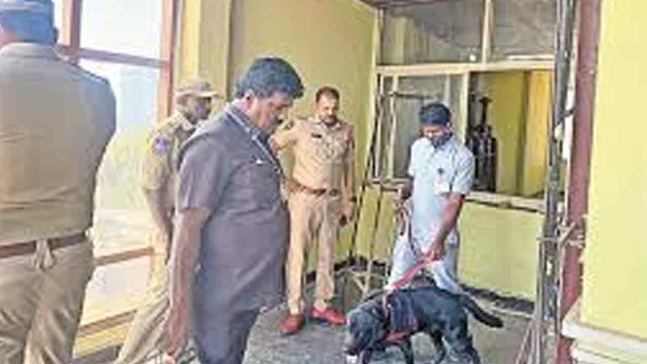 హైదరాబాద్‌ వాతావరణ కేంద్రానికి బాంబు బెదిరింపు