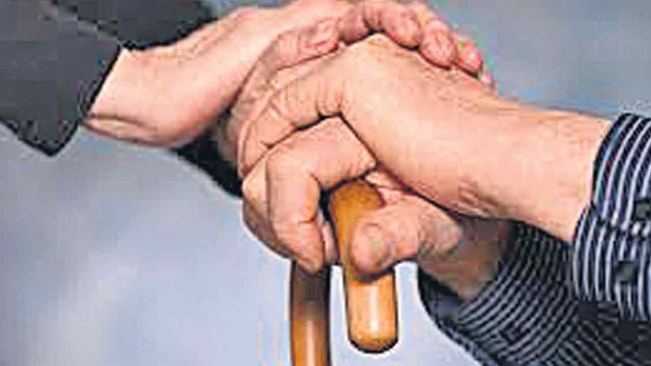 Cabinet Meeting | తల్లిదండ్రులను పట్టించుకోకపోతే జీతంలో 15% కోత.. క్యాబినెట్‌ కీలక నిర్ణయాలు!