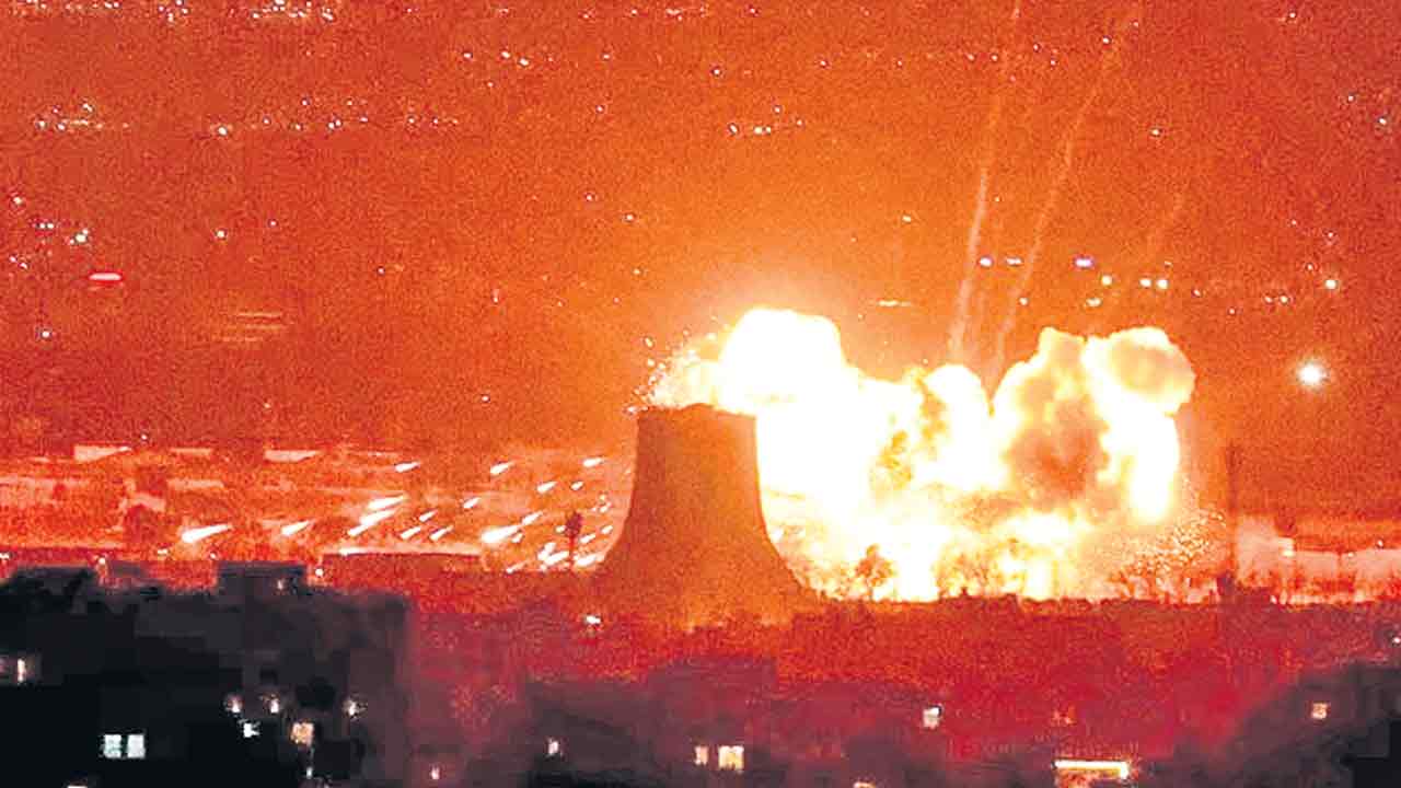 Tehran | యుద్ధం.. మరింత ఉధృతం.. ‘అగ్ని నది’లా మారిన టెహ్రాన్‌ నగర వీధులు