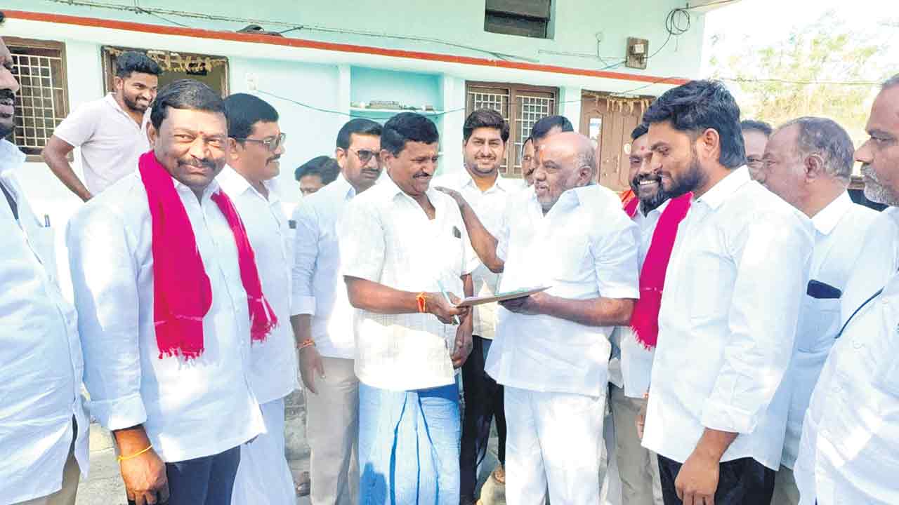 రైతుబంధును విమర్శించే హకు సీఎంకు లేదు