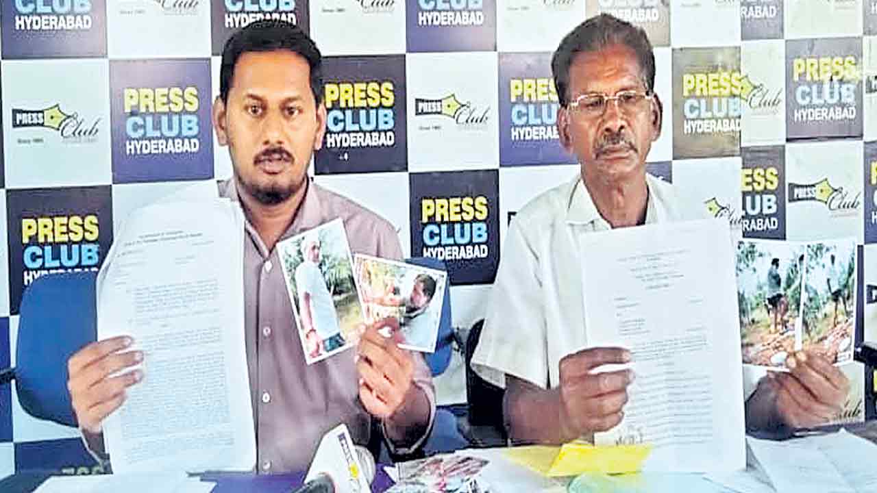 పొలం కబ్జాకు కుట్రలు చేస్తున్నరు