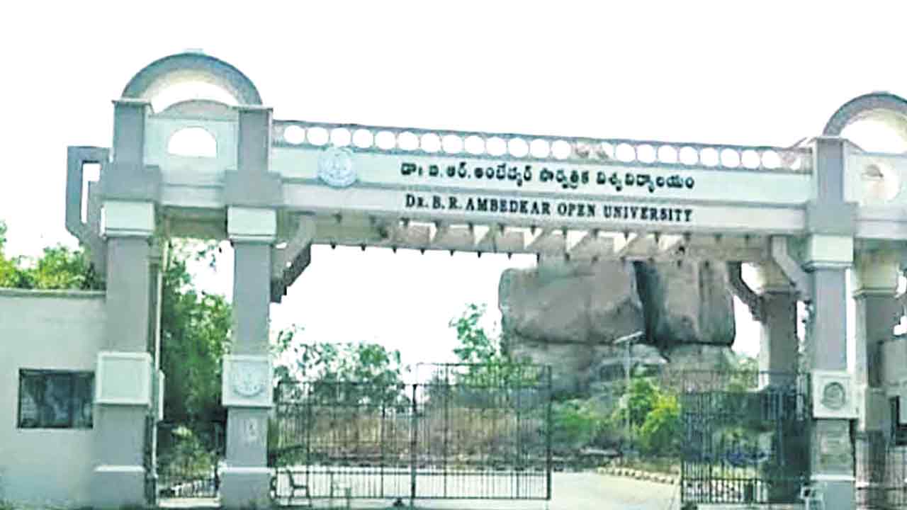 పరీక్షల్లేవు..తరగతులు జరగవు!