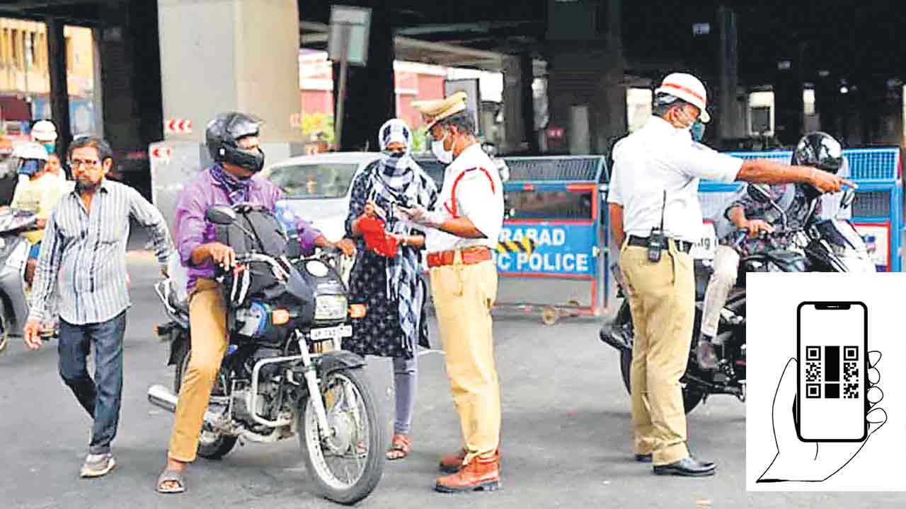 Traffic Challan | చలాన్ల ట్యాబ్‌ల్లో సొంత క్యూఆర్‌ కోడ్‌తో 2 కోట్ల స్కాన్‌ స్కామ్‌.. పట్టపగలే ట్రాఫిక్‌ పోలీసుల దోపిడీ