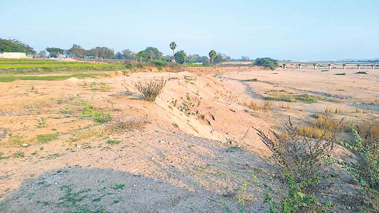 కట్టకుండానే కొట్టుకపోయిందట