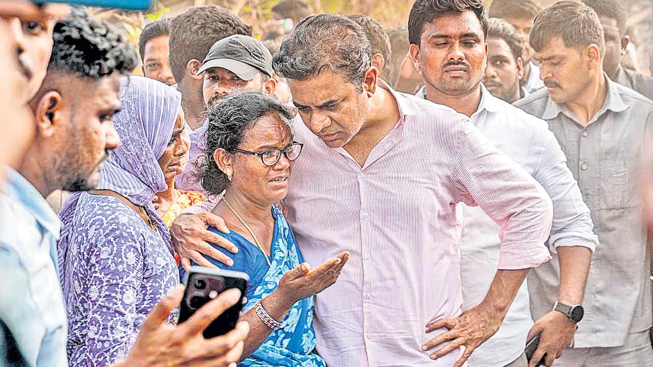 Bhudan Lands | బీఆర్ఎస్ పోరాటంతో దిగొచ్చిన ప్రభుత్వం.. వెలుగుమట్లలో 412 ఇండ్లను తిరిగి కట్టించేందుకు సమ్మతి