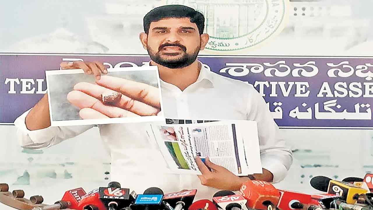 కరీంనగర్‌ సీపీపై చర్యలు తీసుకోవాలి