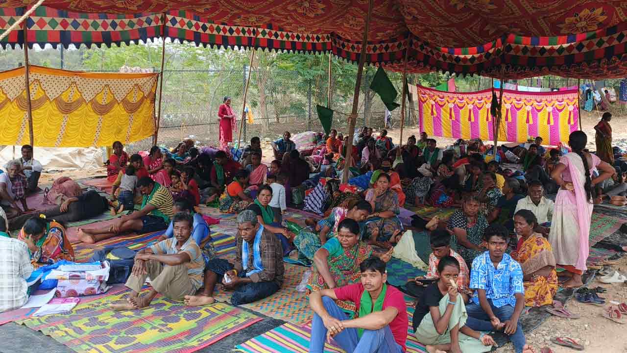 మా భూములు మాకేనని..