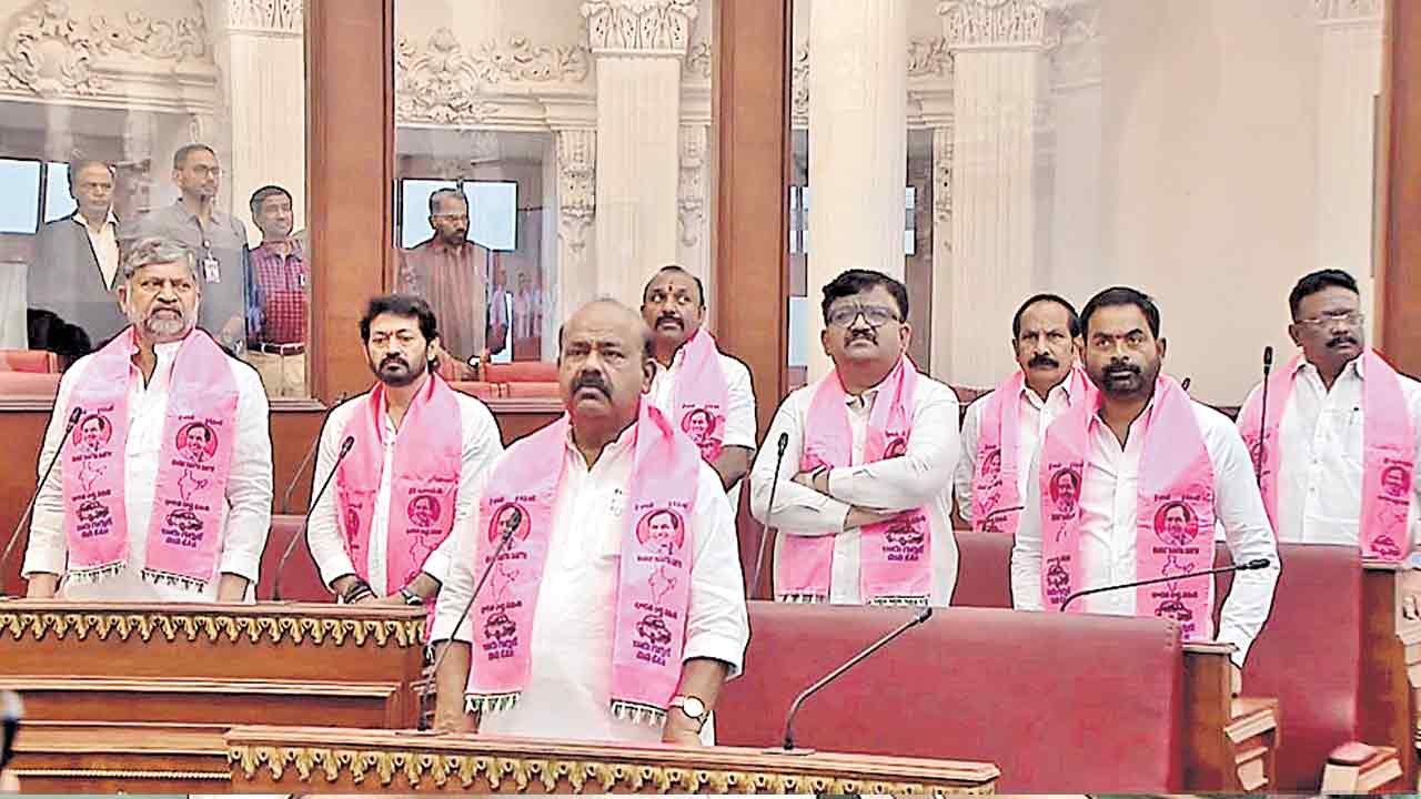 6 గ్యారెంటీలకు చట్టబద్ధత కల్పించాలి