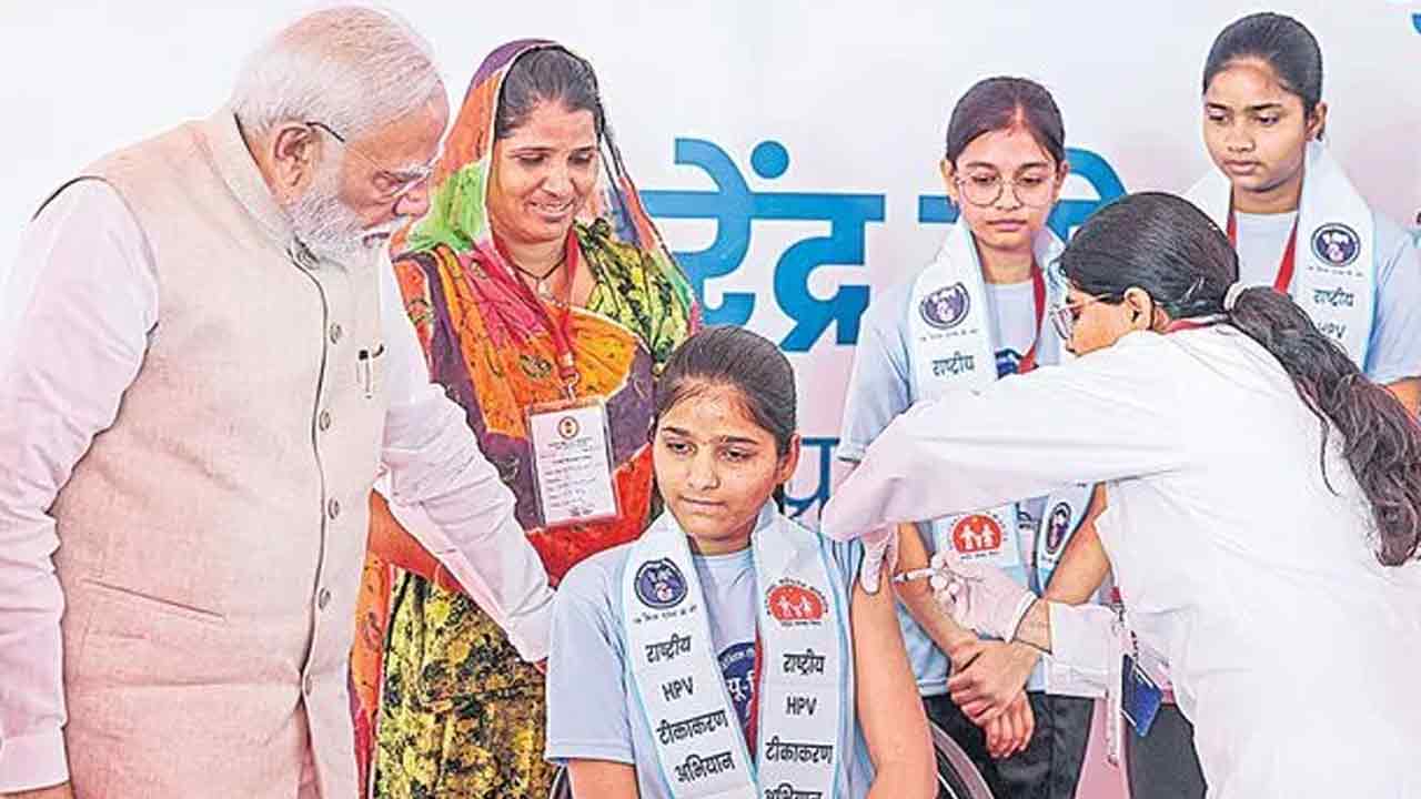 బాలికలకు హెచ్‌పీవీ వ్యాక్సినేషన్‌ ప్రారంభించిన ప్రధాని మోదీ