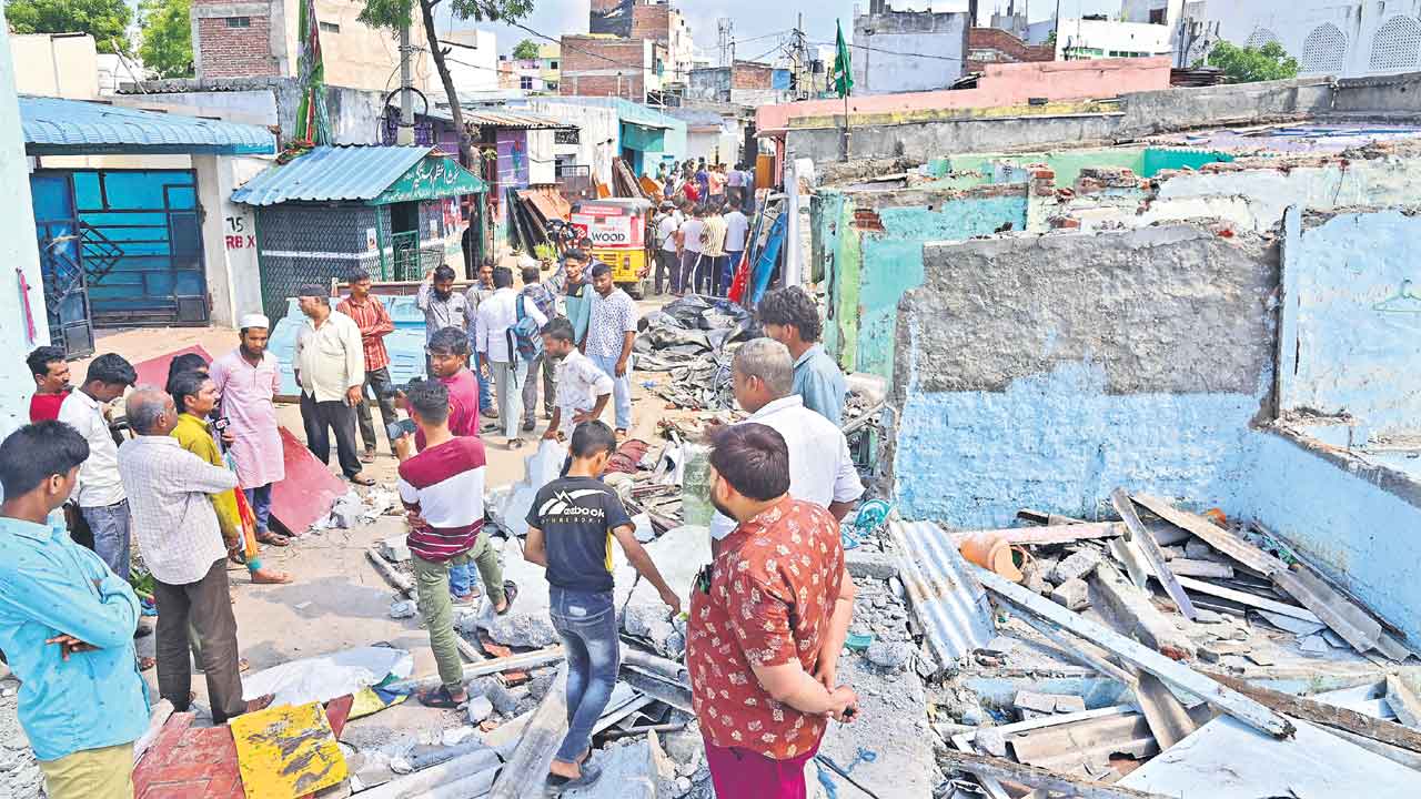 ఇండ్లు కూల్చి.. భూములు లాక్కొని