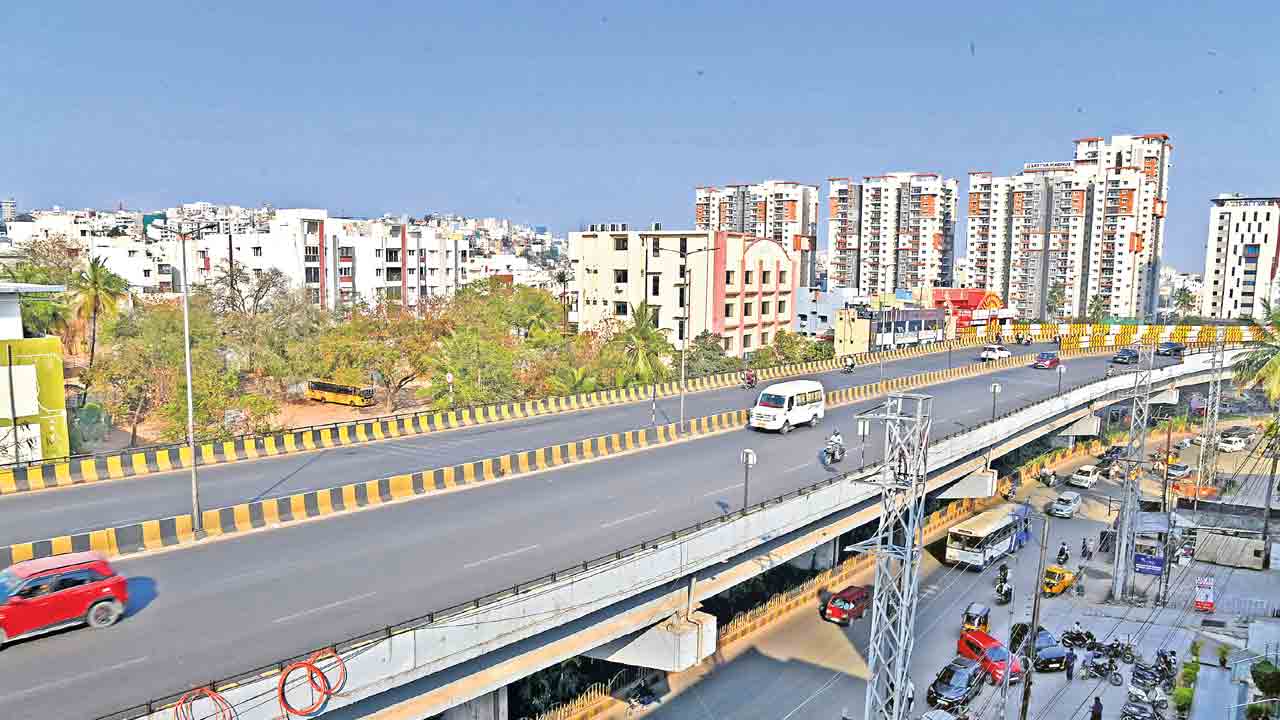 సన్‌ స్ట్రోక్‌.. నో ట్రాఫిక్‌