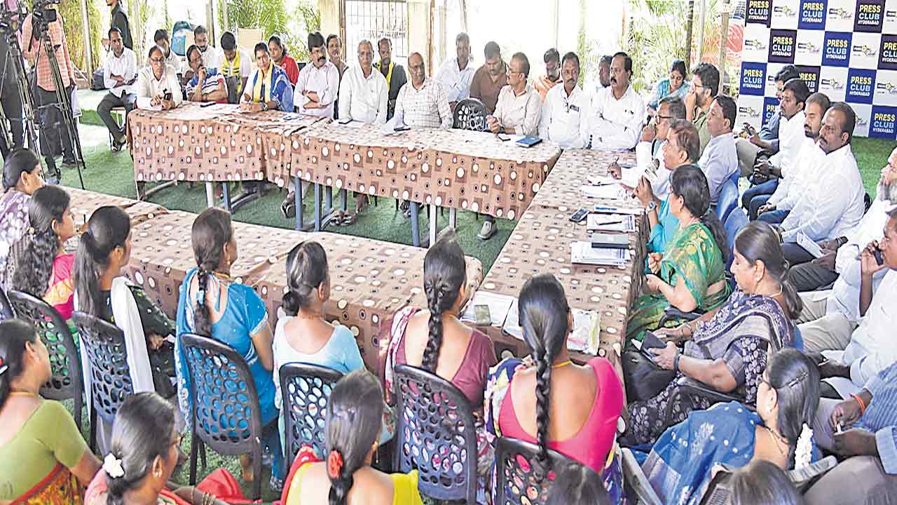 బస్తీల జోలికొస్తే ఊరుకోం