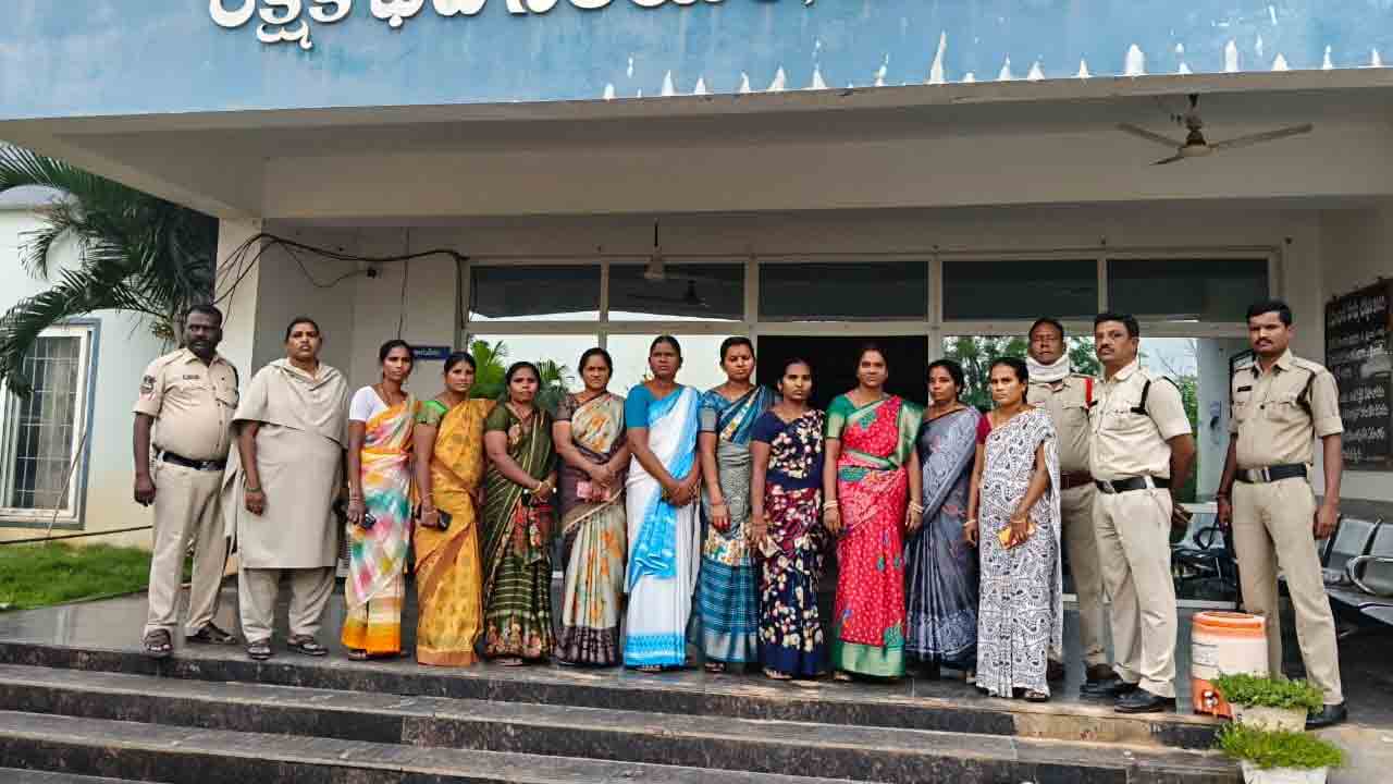 ఆశ కార్యకర్తల అక్రమ అరెస్టు