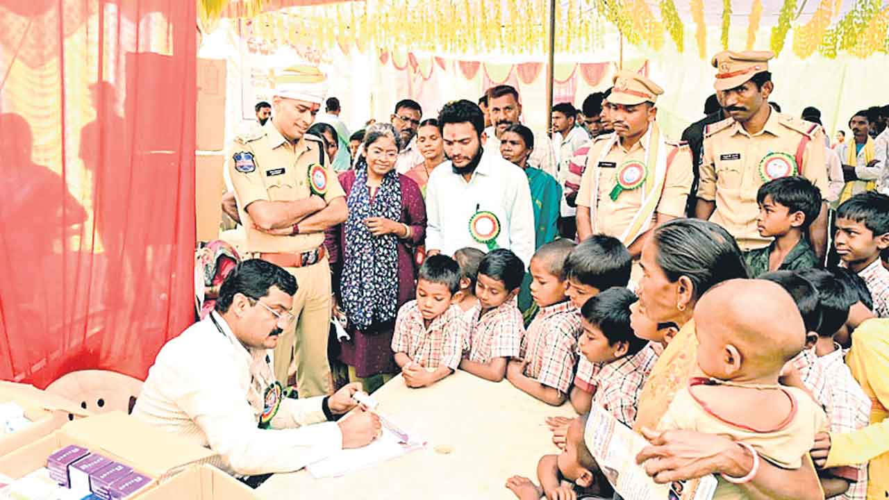 ఆదివాసులు విద్యకు ప్రాధాన్యత ఇవ్వాలి