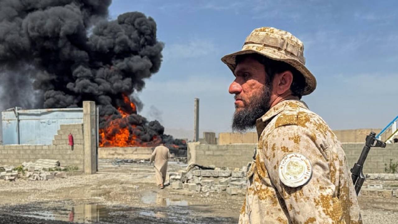 Afghanistan | పాకిస్తాన్ ఆర్మీ సెంటర్లపై ఆఫ్ఘన్ దాడులు.. పరస్పరం దాడి చేసుకుంటున్న పాక్, ఆఫ్ఘన్