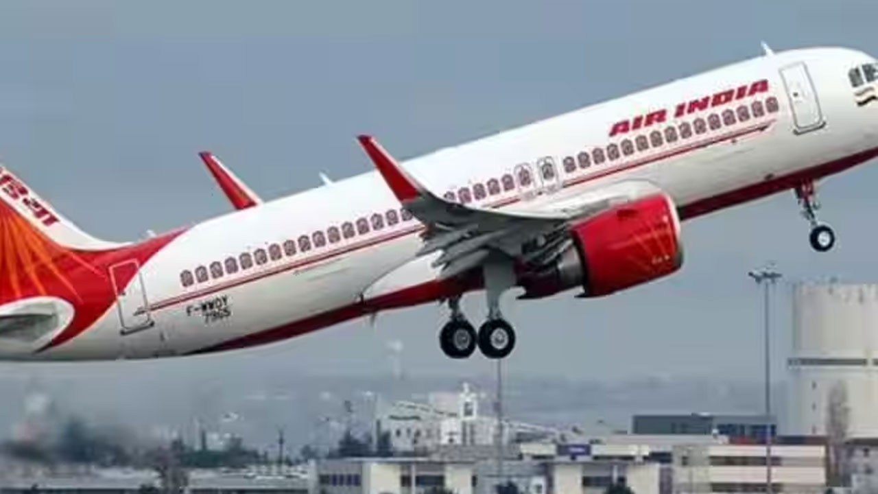 Air India Flight | విమానం గాల్లో ఉండగా సాంకేతిక లోపం.. లండన్‌ వెళ్లకుండా తిరిగొచ్చిన ఎయిరిండియా ఫ్లైట్‌