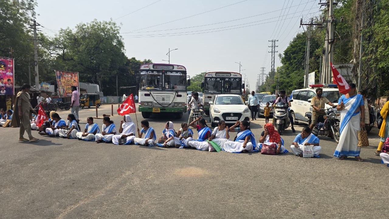 ASHA Workers Protest | డిమాండ్లు పరిష్కరించాలని ఆశావర్కర్ల ఆందోళన