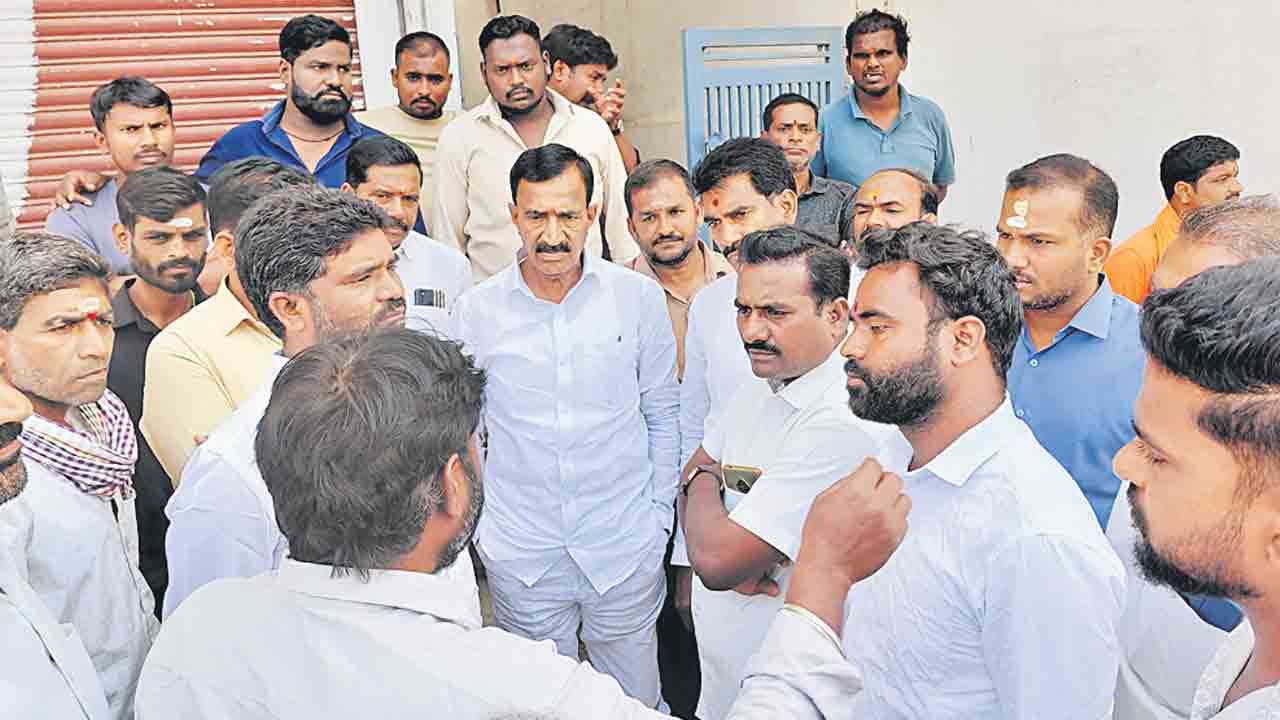 చెలరేగిన మట్టి మాఫియా