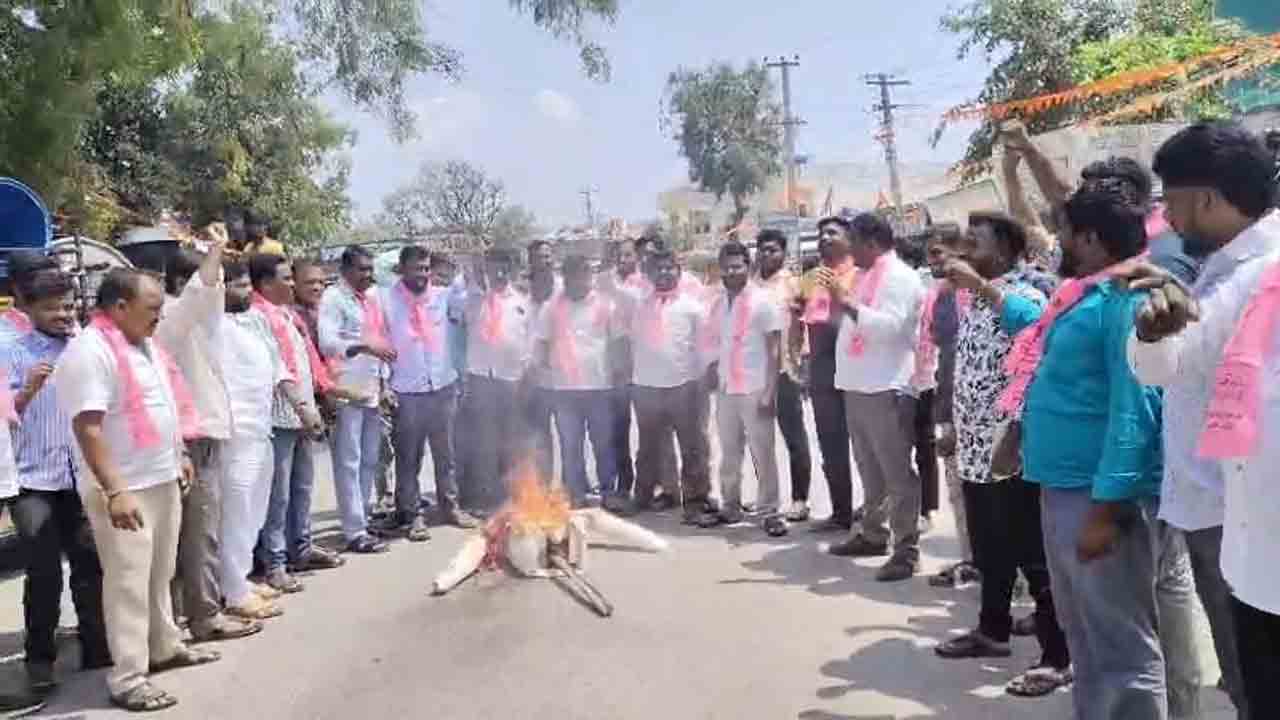 BRS Party | ఎన్నికల హామీల అమలులో కాంగ్రెస్‌ సర్కార్‌ విఫలం.. రాస్తారోకోలో బీఆర్‌ఎస్‌ నేతలు