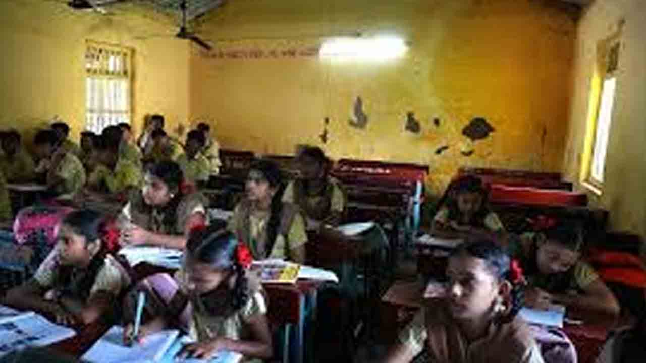 బెస్ట్‌ అవైలబుల్‌ స్కూల్‌ నిధులేవీ?.. ప్రశ్నార్థకంగా 34వేల మంది దళిత, గిరిజనుల విద్యార్థుల భవితవ్యం