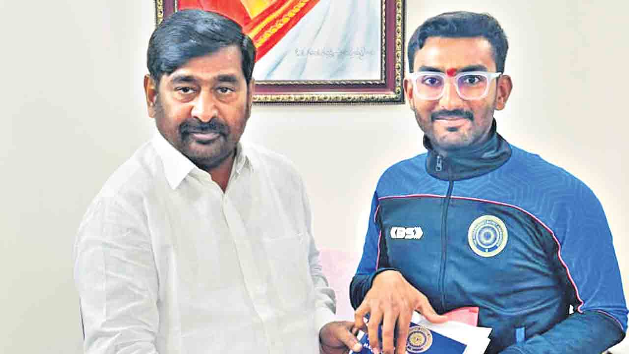 శ్రీలంక క్రికెట్‌ టోర్నీకి భరత్‌రెడ్డి.. అభినందించిన ఎమ్మెల్యే జగదీశ్‌రెడ్డి