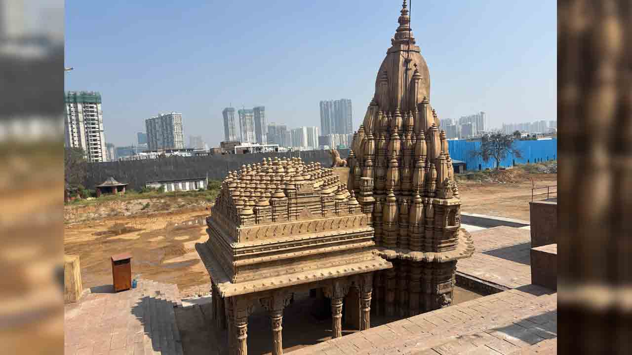 Varanasi | హైద‌రాబాద్‌లో కాశీ తీరం.. రాజమౌళి ‘వారణాసి’ సెట్స్ వైరల్!