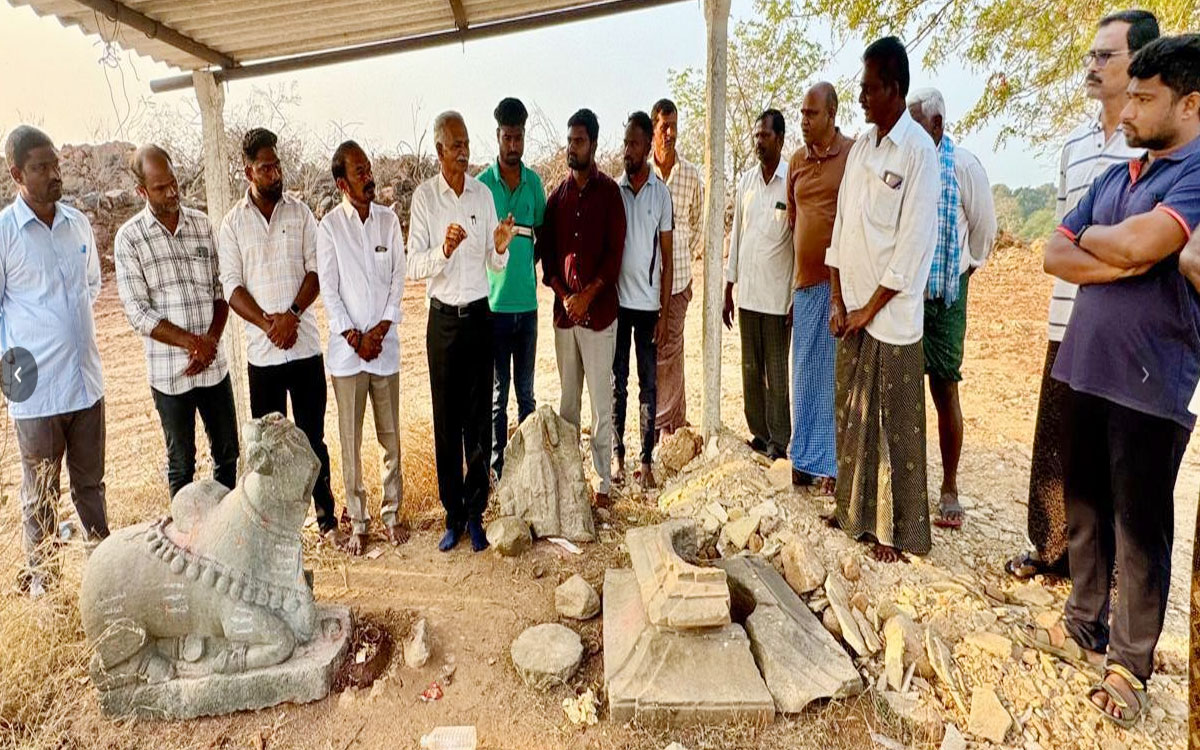 కాకతీయుల కాలపు శిథిల శివాలయాన్ని పదిలపరచాలి : పురావస్తు పరిశోధకుడు శివనాగిరెడ్డి