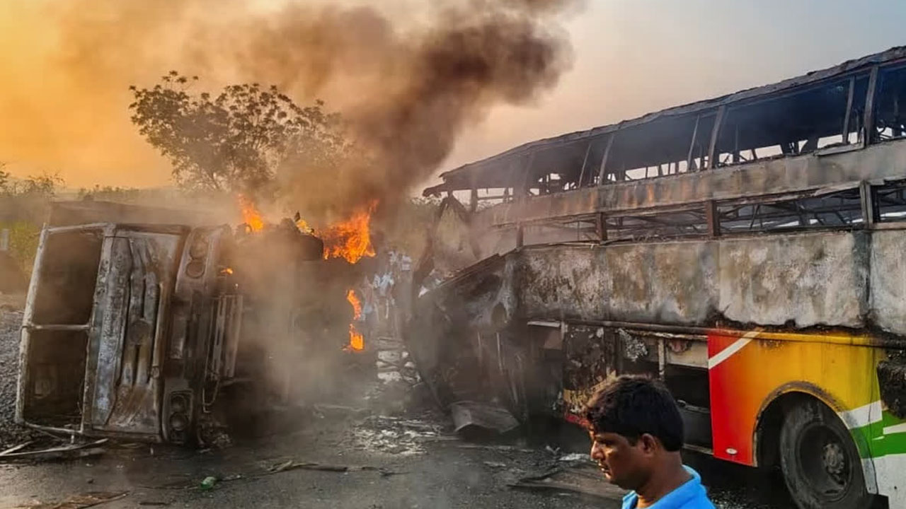 Markapuram Tragedy | మార్కాపురం దుర్ఘటనలో బస్సు డ్రైవర్‌ అరెస్ట్‌.. క్షతగాత్రులను పరామర్శించిన మంత్రులు