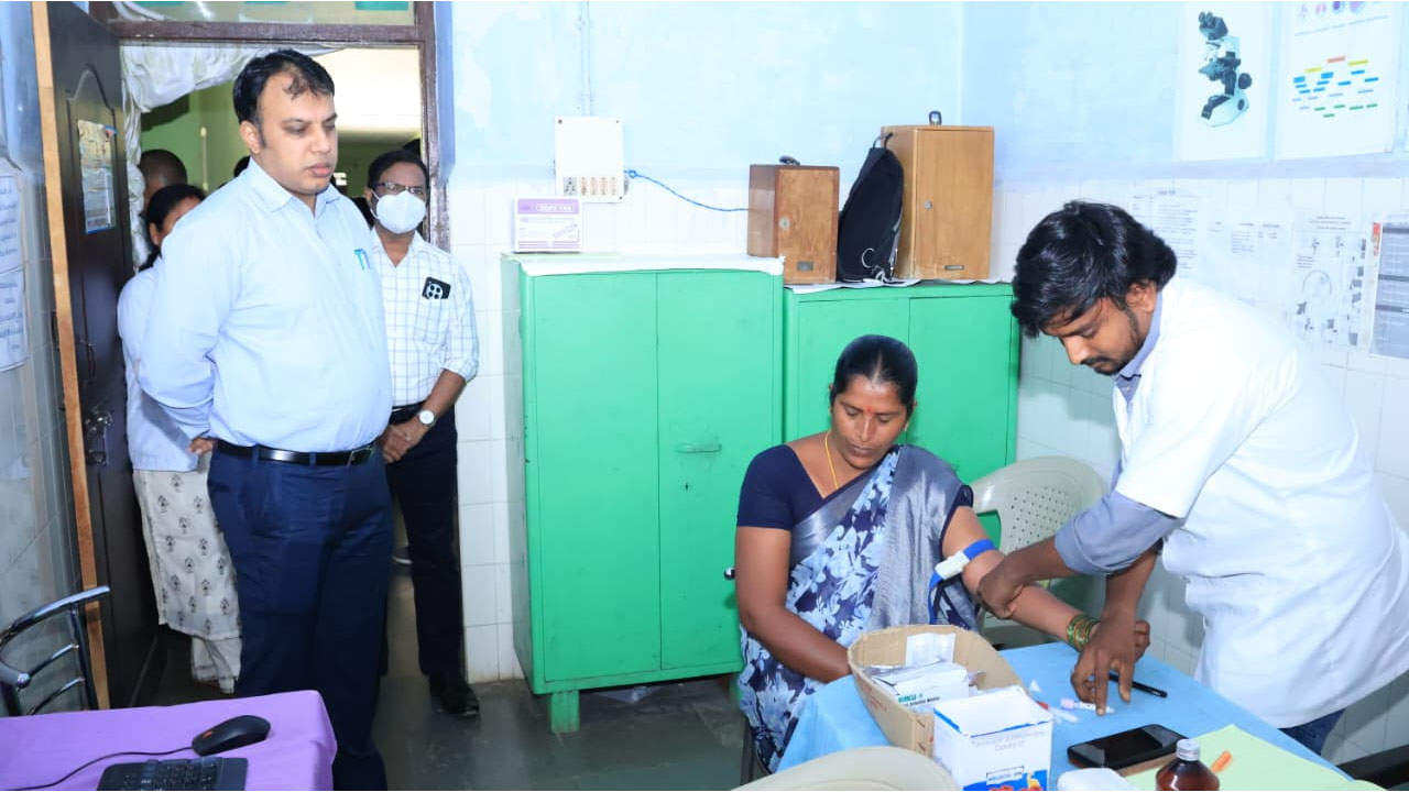 Janagaon Collector | వైద్యులు అందుబాటులో ఉండి రోగులకు సత్వరమే సేవలందించాలి : కలెక్టర్ సందీప్ కుమార్ ఝా
